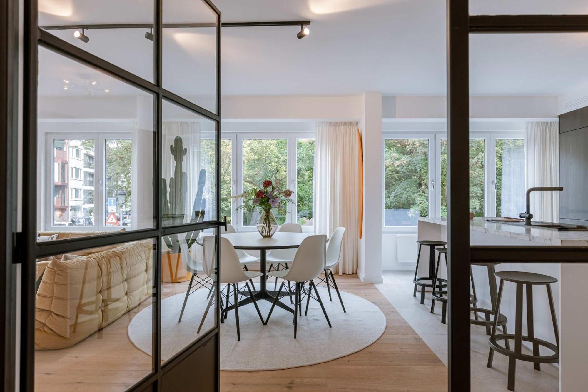Huswell - Modern 3-bedroom With Family-friendly Touches Apartment