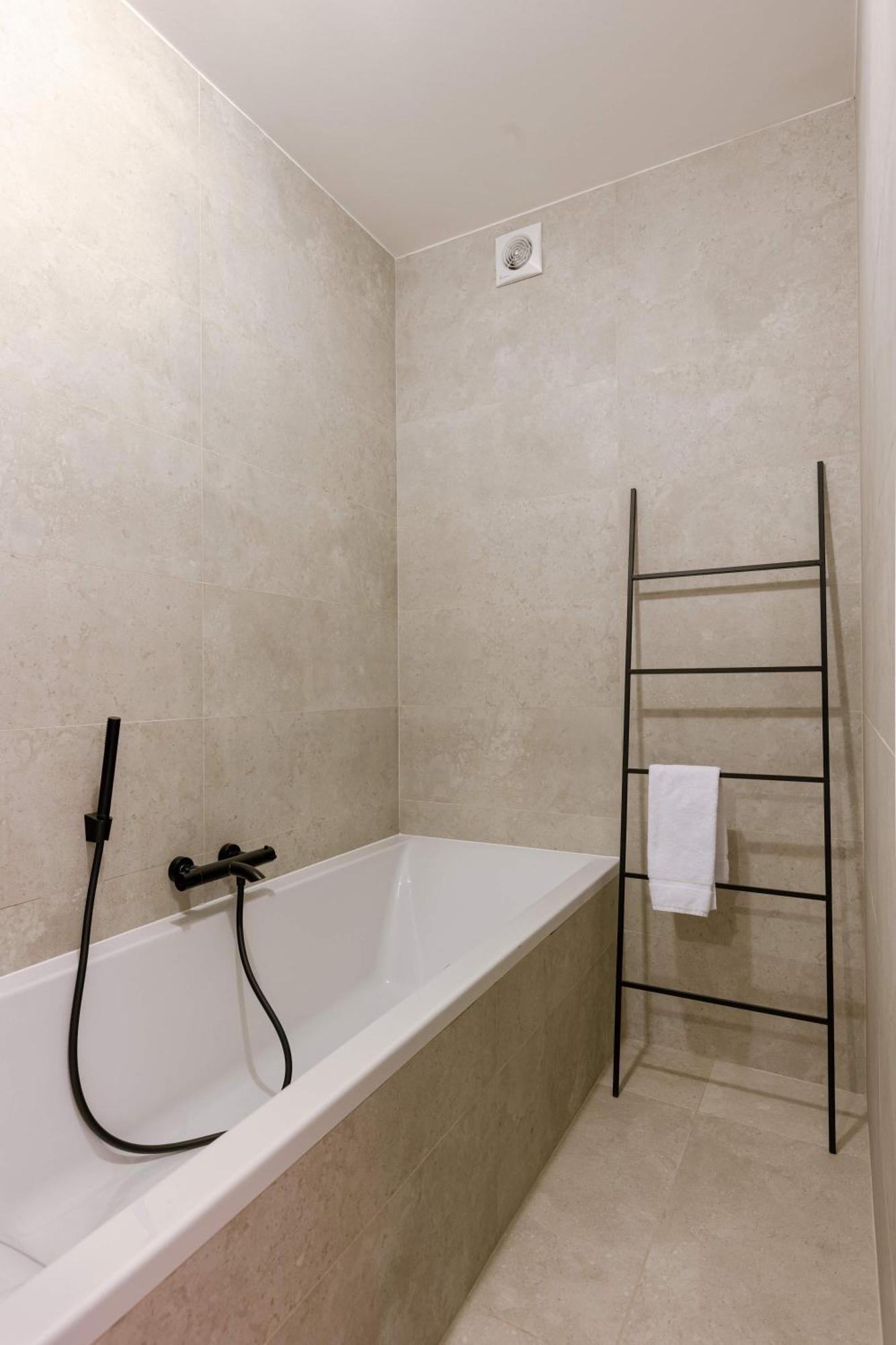 Huswell - Modern 3-bedroom With Family-friendly Touches Appartement